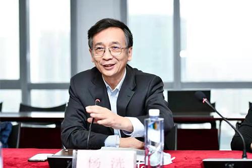 中国银行业协会第一副秘书长杨洸发表致辞